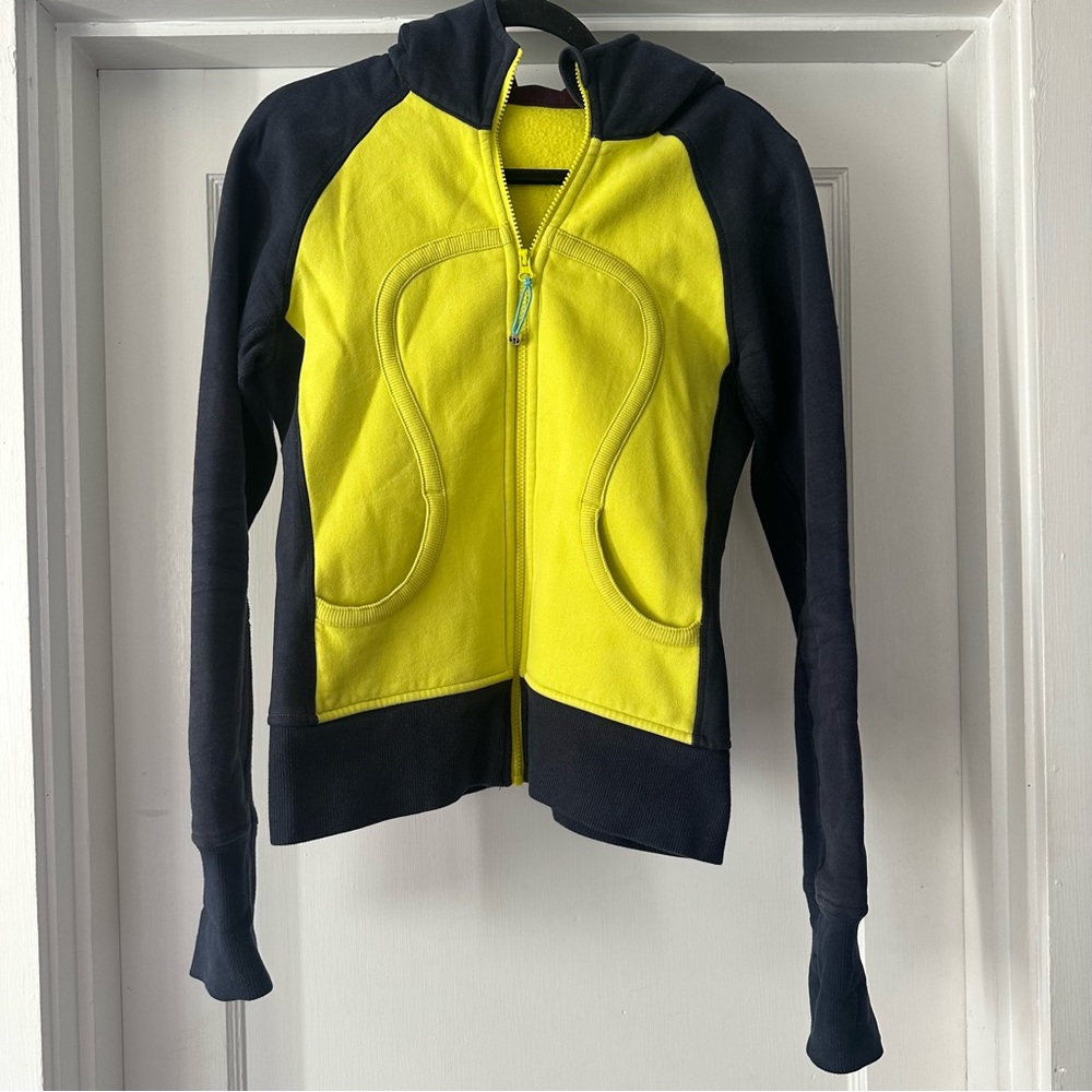 Lululemon athletica sweatshirt Womens 6 Blue Yellow Colorblock Scuba hoodie